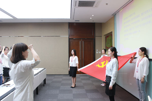 聯(lián)橋集團黨委舉辦“兩學一做”專題黨課培訓