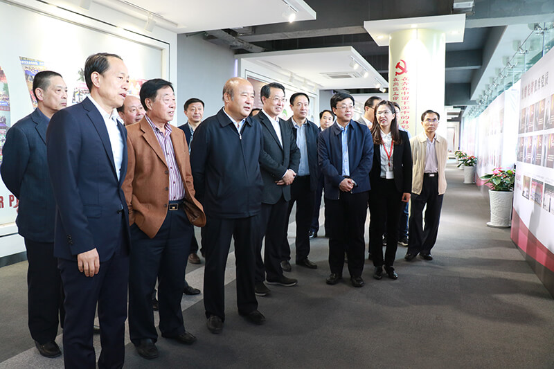 山東省關工委領導一行來聯(lián)橋集團參觀調研