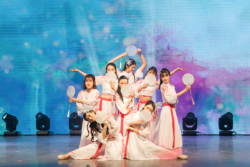 歡欣鼓舞迎新春，滿懷豪情攀高峰 | 聯(lián)橋集團(tuán)2020迎新春聯(lián)歡晚會激情開演(圖20)